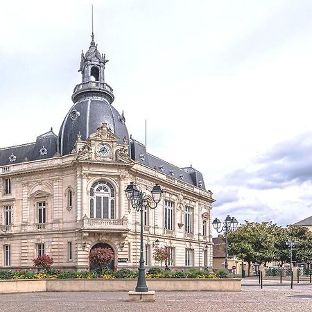 Le Saint-Pierre T2 Cosy En Plein Centre Ville Dreux Exterior photo