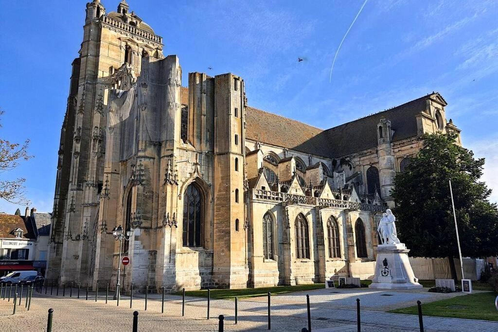 Le Saint-Pierre T2 Cosy En Plein Centre Ville Dreux Exterior photo